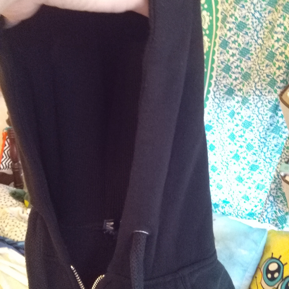 H & M sleeveless, zip, black hoodie - Picture 8 of 8